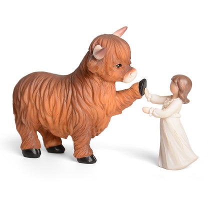 Highland Cow Gifts for Women: Highland Cow Decor Outdoor Garden Statue, Scottish Highland Cow Figurine Lifelike Highlander Cow Ornaments for Bathroom Office Desk Kitchen Decoration Highland Cows