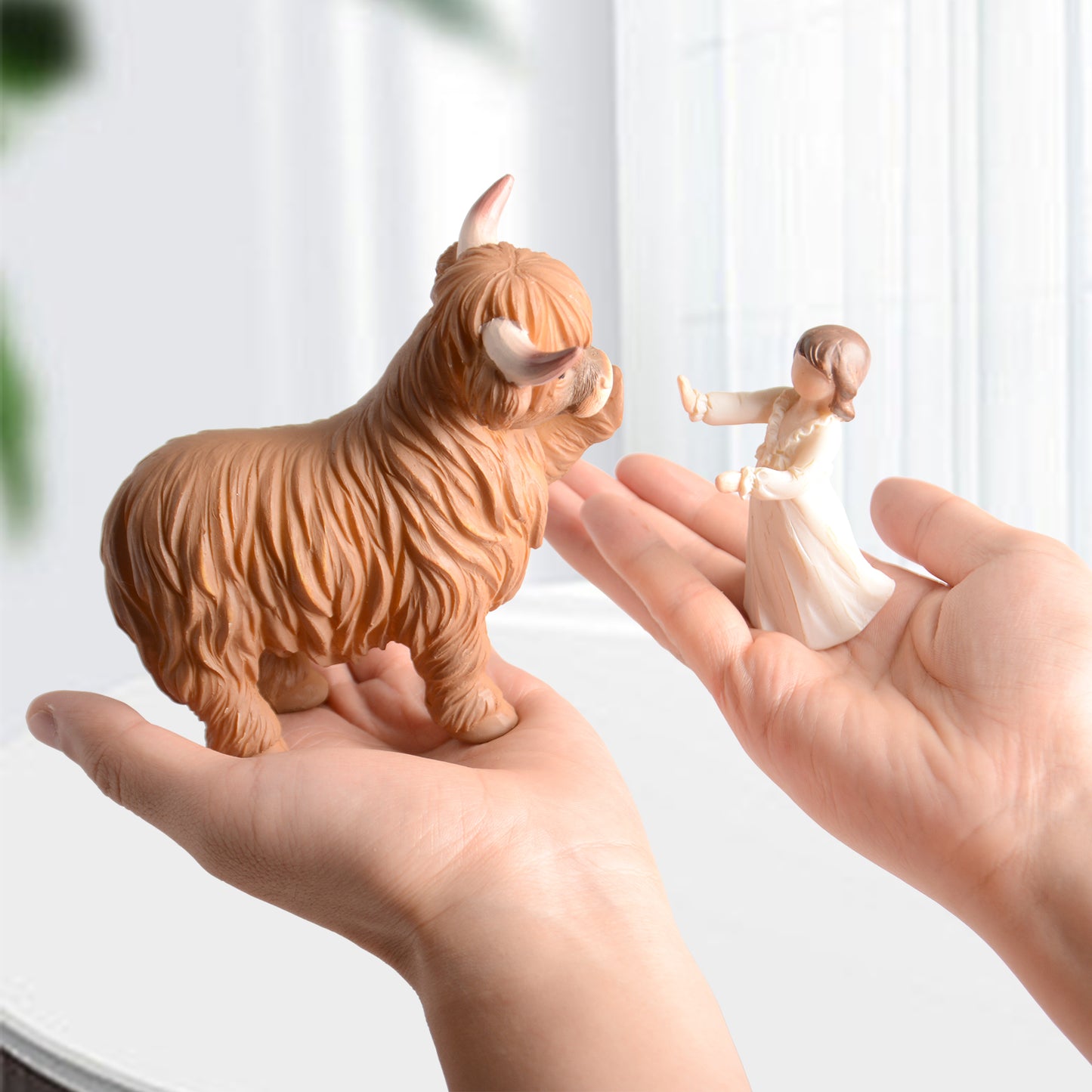 Highland Cow Gifts for Women: Highland Cow Decor Outdoor Garden Statue, Scottish Highland Cow Figurine Lifelike Highlander Cow Ornaments for Bathroom Office Desk Kitchen Decoration Highland Cows